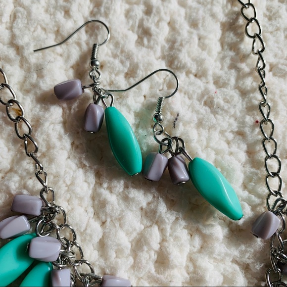 Matching set: earrings and necklace... never worn - Picture 3 of 3